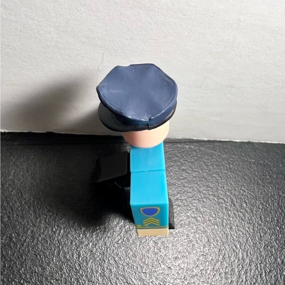 Roblox Sunglasses Police Officer Figure - Picture 6 of 7